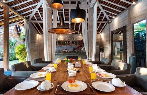 Kerobokan Villa | Family-Friendly 4BR Villa with Private Pool & Breakfast