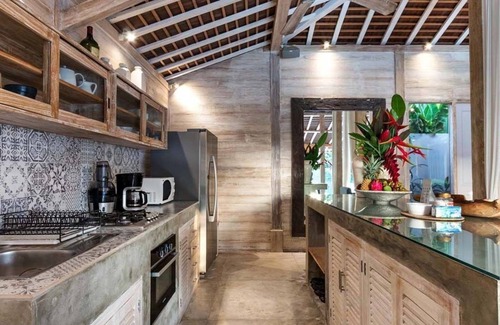 Kerobokan Villa | Family-Friendly 4BR Villa with Private Pool & Breakfast