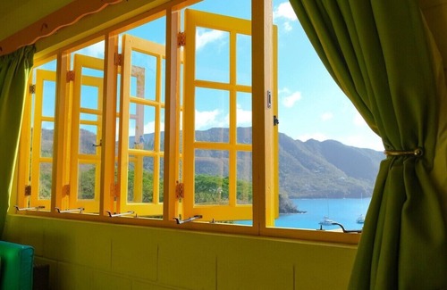 Mount Pleasant Bay Villa | Elegant Turtle Point Villa in Bequia with Ocean Views