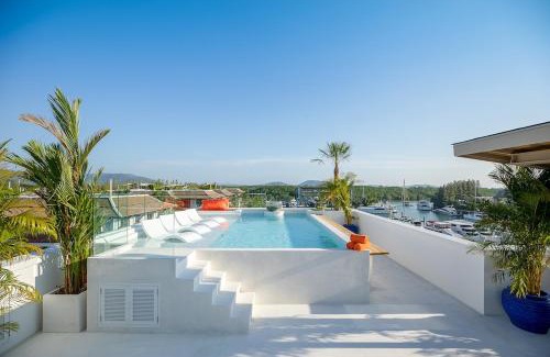Koh Kaew Apartment | Exclusive 4BR Penthouse at Royal Marina with Rooftop Pool