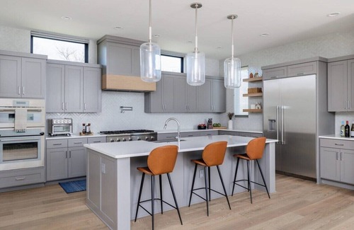 Brentwood House | Family-Friendly Retreat with Pool at Brentwood - Portoro
