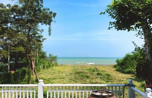 Hua Hin House | Colonial 4BR Pool Villa with Grand Sea-View Amenities