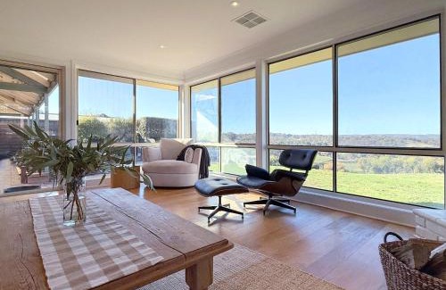 Clarendon House | 4BR Retreat Near McLaren Vale Wineries Adelaide