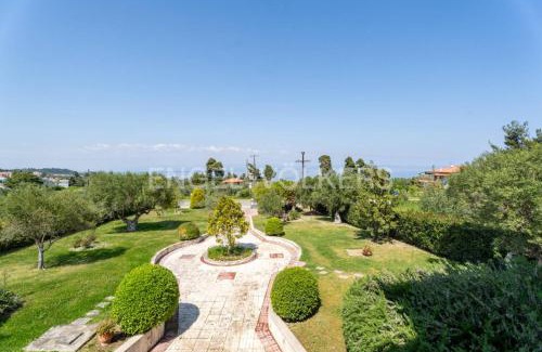 Kriopigi Villa | Inviting 4BR Sea View Villa for Family Retreat in Halkidiki