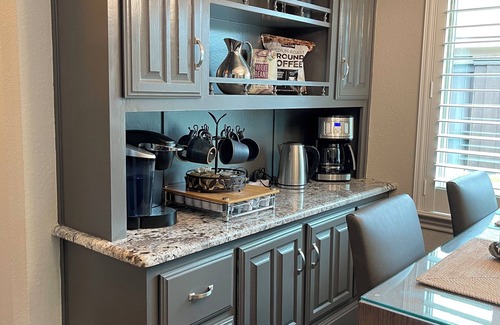 Richardson House | 4BR Sleeps 10/ 2.5 baths w/Pool, Grill, Air Hockey