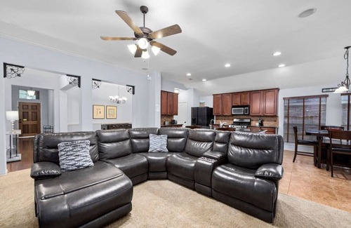 Houston Apartment | Inviting 4 Bedroom Houston Home Near Sam Houston Race Park