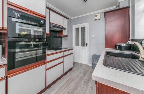 Colchester House | Immaculate 4-Bed House in Colchester with Breakfast Included