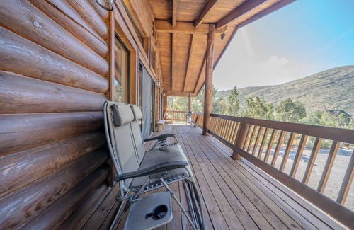 Mount Charleston Cabin | 4BR Sneak-Away Log Cabin: Mountain View & Garage