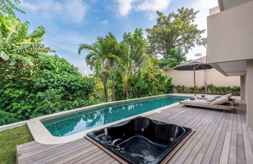 Babakan Villa | 4BR Villa in Canggu with River and Jungle View