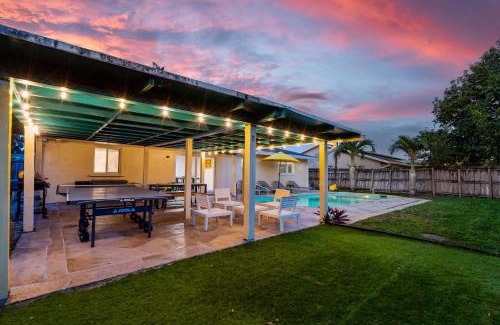 Palm Aire Village West House | 4BR with Private Pool and Game Room - Prime Location