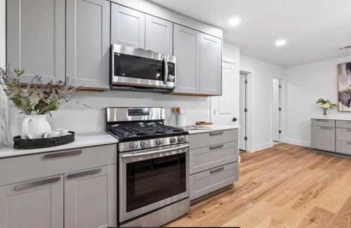 North Austin Civic Association House | Family-Friendly 4BR Retreat with Fast Wifi & Spa Access