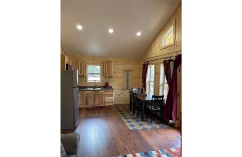 Taos Ski Valley Cabin | Charming 4K River Ranch Cabin with Kitchen & Breakfast