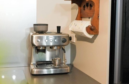 Nelson House | 4kms from CBD, pet-friendly, bike tracks/bus right out the gate, family/couples