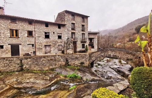 Beget Ski Chalet | Pet-Friendly Oceanfront Retreat with 9.5/10 Guest Rating