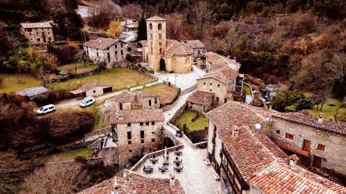 Beget Ski Chalet | Pet-Friendly Oceanfront Retreat with 9.5/10 Guest Rating