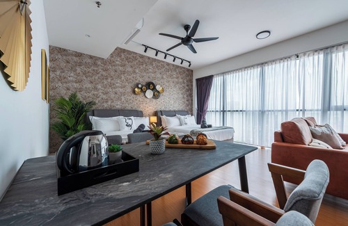Petaling Jaya Condo | Charming 4Pax Studio with Breathtaking Views & Pool Access