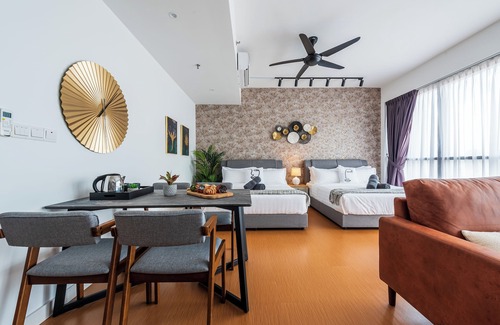 Petaling Jaya Condo | Charming 4Pax Studio with Breathtaking Views & Pool Access