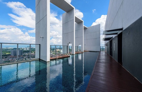 Petaling Jaya Condo | Charming 4Pax Studio with Breathtaking Views & Pool Access