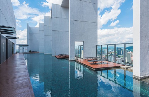 Petaling Jaya Condo | Charming 4Pax Studio with Breathtaking Views & Pool Access