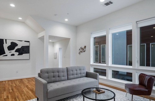 Cedars House | Modern Townhome with Rooftop & Private Garage - 10/10 Rating