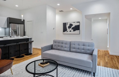 Cedars House | Modern Townhome with Rooftop & Private Garage - 10/10 Rating