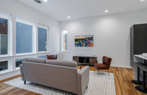 Cedars House | Modern Townhome with Rooftop & Private Garage - 10/10 Rating