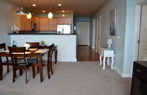 Seaside Condo | Top-Floor Retreat with Scenic River and Tillamook Head Views