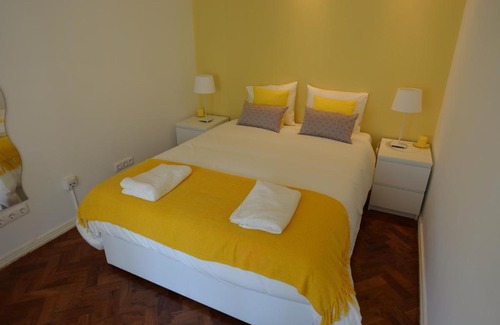 Falca House | Budget-Friendly 4U Lisbon II Guesthouse with Family Amenities