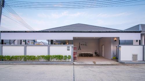 Cha-am Villa | Inviting 4U Pool Villa with Family-Friendly Amenities
