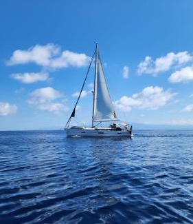 Vibo Marina Apartment | Discover 4US: A Cozy Glamour Escape by the Sea