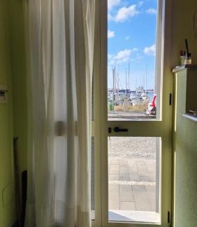 Vibo Marina Apartment | Discover 4US: A Cozy Glamour Escape by the Sea