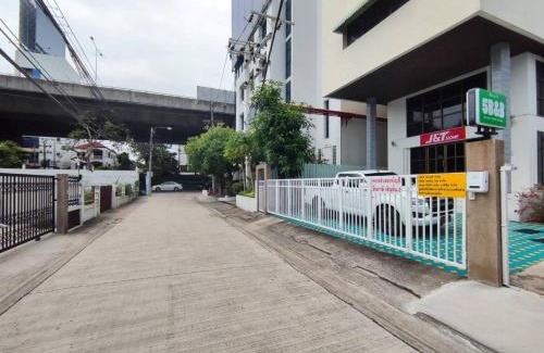 Suan Luang Bed & Breakfast | Cozy 5BB Guest House with Breakfast and Kitchen Amenities