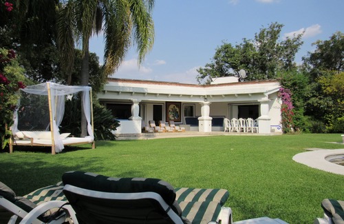Cocoyoc House | Relax in a 5,000-Meter Villa with Pool and Garden Retreat