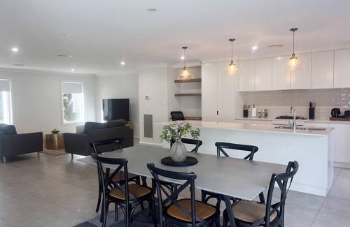Wagga Wagga House | 5/14 Day Street Residence