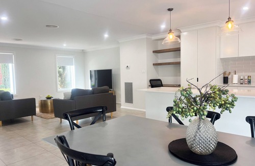 Wagga Wagga House | 5/14 Day Street Residence