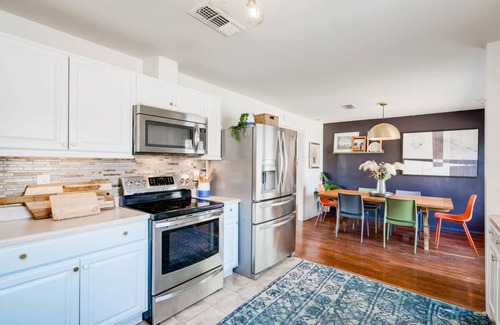 Blanco House | 5 2 two Kings hot tub Firepit 16min to Wine Trail Nearby Pickleball Courts Pool
