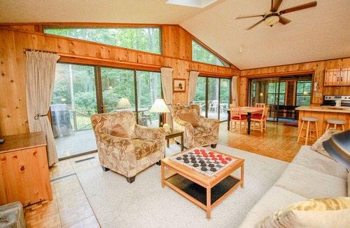 Indian Rock Springs Cabin | Serene Creek Front Retreat with High-Speed Internet & Pool