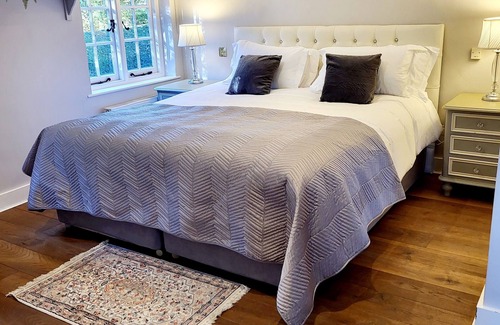 Seer Green Other | Idyllic Farmhouse Stay on Organic Vineyard, 25 Mins from London
