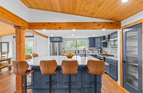 Post Falls Cabin | Inviting Riverfront Cabin with Private Views & Downtown Access