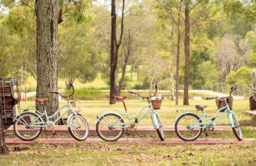 Jimboomba House | Relax at 5 Acre Retreat: Pet-Friendly Getaway Awaits