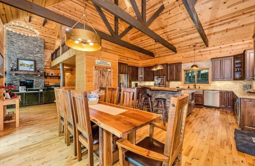 Lansing Cabin | Pet-Friendly Retreat: Our Place To Paws with Game Room
