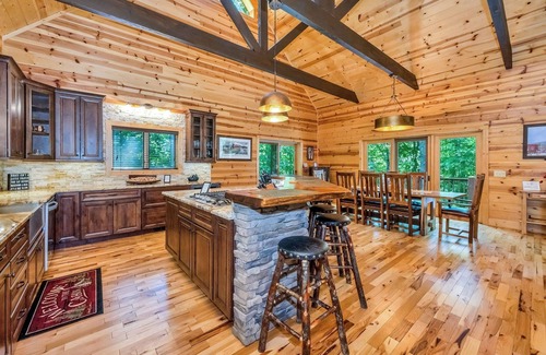 Lansing Cabin | Pet-Friendly Retreat: Our Place To Paws with Game Room