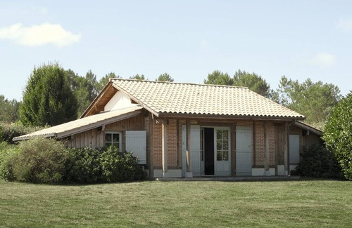 Saint-Julien-en-Born House | Exclusive Suites with Private Reception in Scenic Park