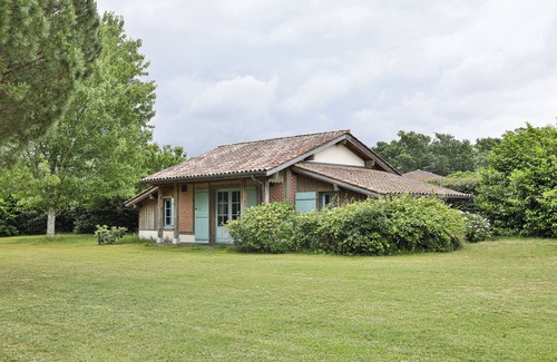 Saint-Julien-en-Born House | Exclusive Suites with Private Reception in Scenic Park