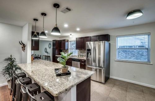 Park Central House | 5-BD 2-BA Spring Valley Park Home w Backyard Fun