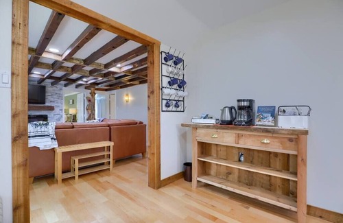 New Providence House | Relaxing Retreat with Hot Tub Near Hunting & Hiking