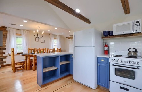 New Providence House | Relaxing Retreat with Hot Tub Near Hunting & Hiking
