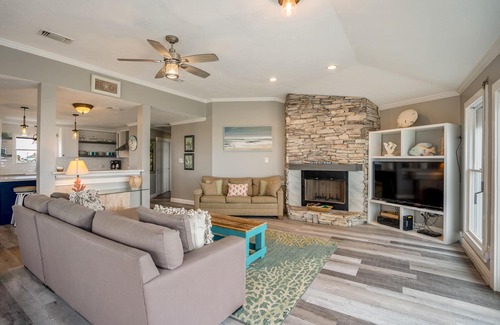 Galveston House | Beachfront Bliss: 5 Bedroom House with Hot Tub & Ocean Views