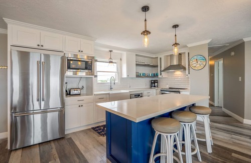 Galveston House | Beachfront Bliss: 5 Bedroom House with Hot Tub & Ocean Views