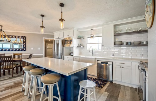 Galveston House | Beachfront Bliss: 5 Bedroom House with Hot Tub & Ocean Views